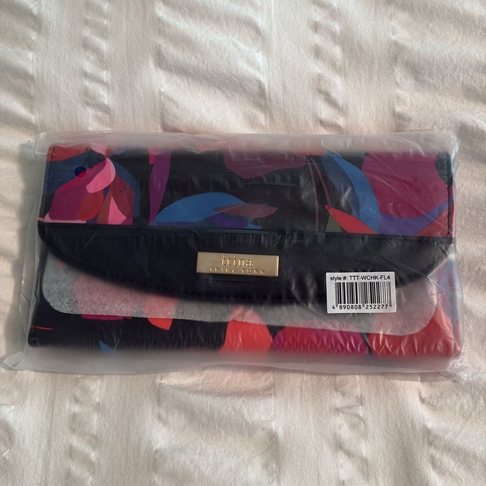 NWT Trina Turk Black Floral Wallet msrp 48 - Picture 6 of 6